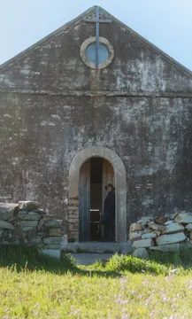 The stone gable of the original Nieuwoudtville church with its round window